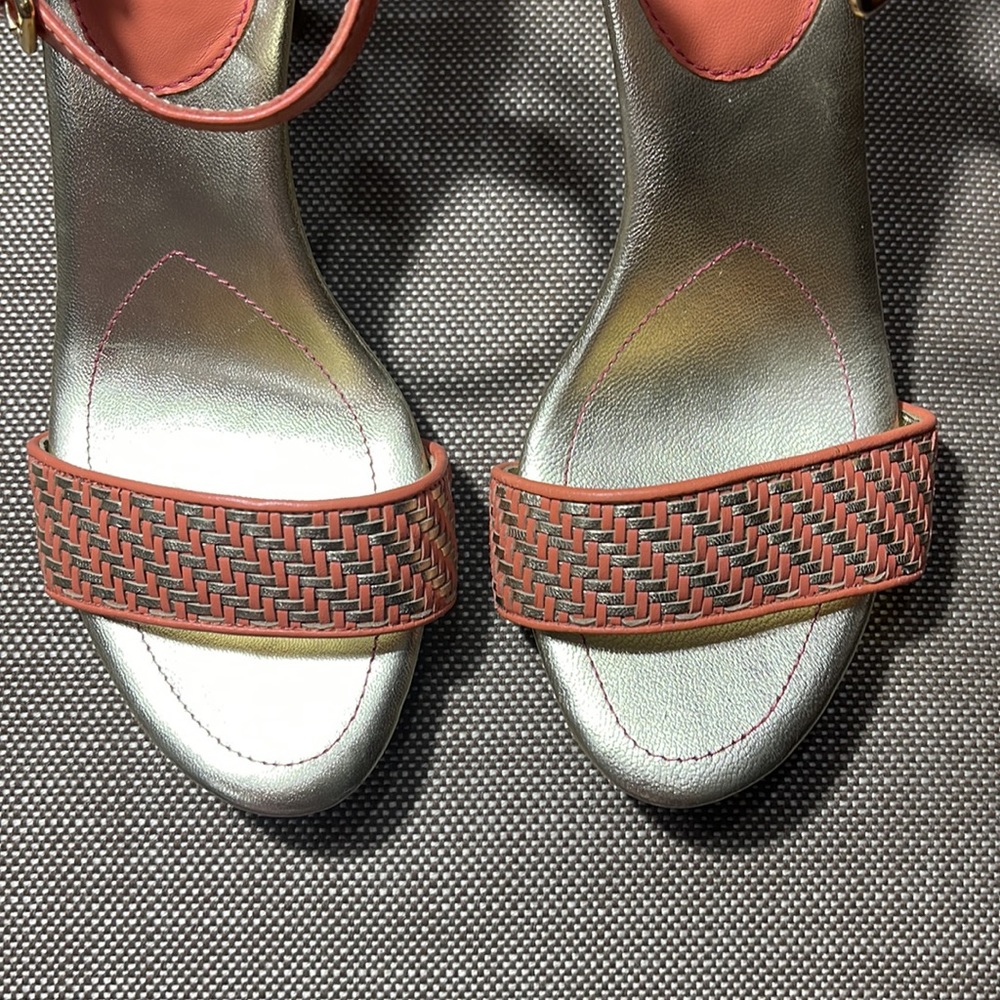 Isaac Mizrahi Stilettos.  Never Worn.  Orange and Gold. - Picture 3 of 8